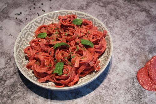 Pasta with beetroot sauce