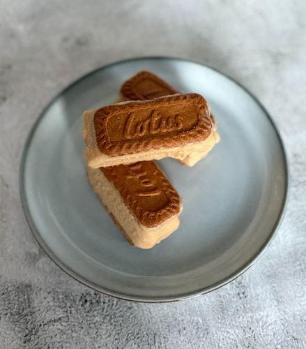 biscoff-lotus-sandwich-ice-cream-gr