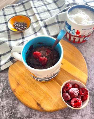 raspberry-and-chocolate-mug-cake