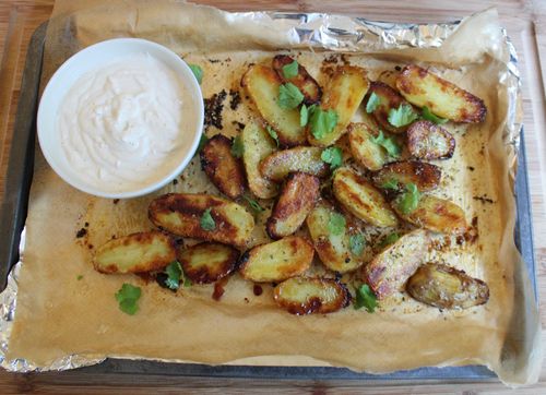Sticky and garlicky potatoes with cashew cream