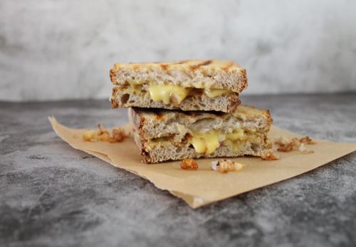 Crispy onions and melted cheese toasty